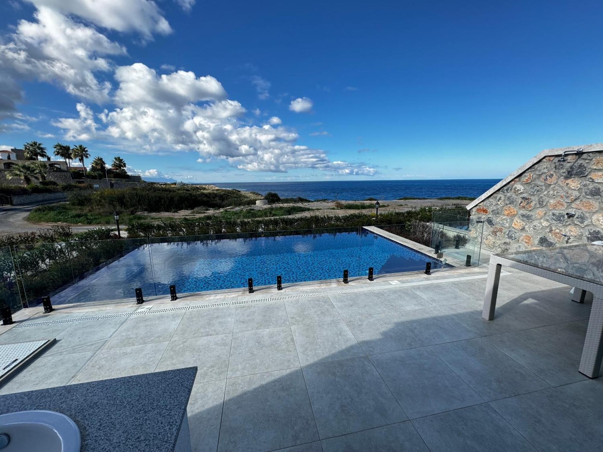 Carrington Holidays Kyrenia  Exterior photo